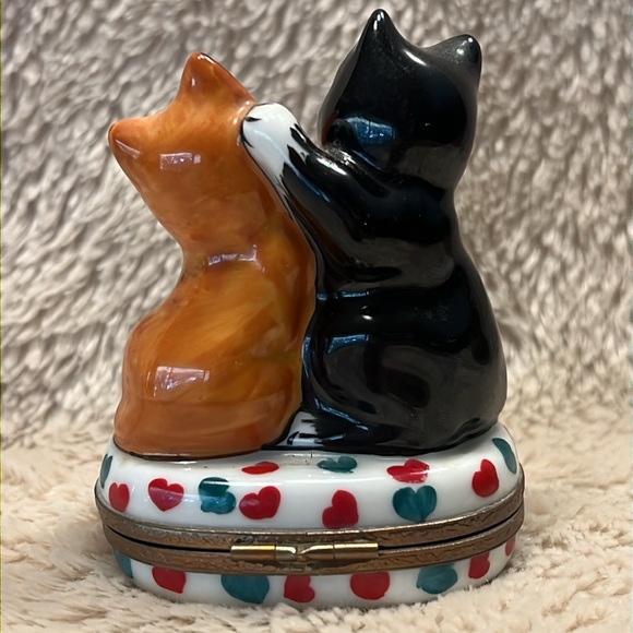 LIMOGES France Playful Cats Trinket Box - Picture 5 of 10